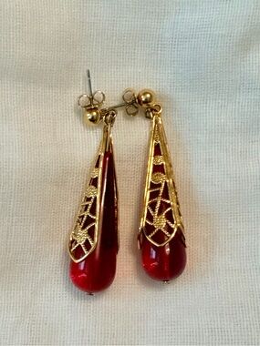 Avon Gold Filigree Red Teardrop Dangle Earrings